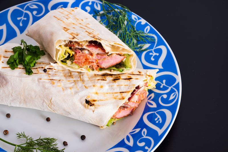 Tortilla z łososiem i suszonymi pomidorami